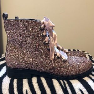 ‼️SOLD‼️ Dirty Laundry snowflake glitter boots